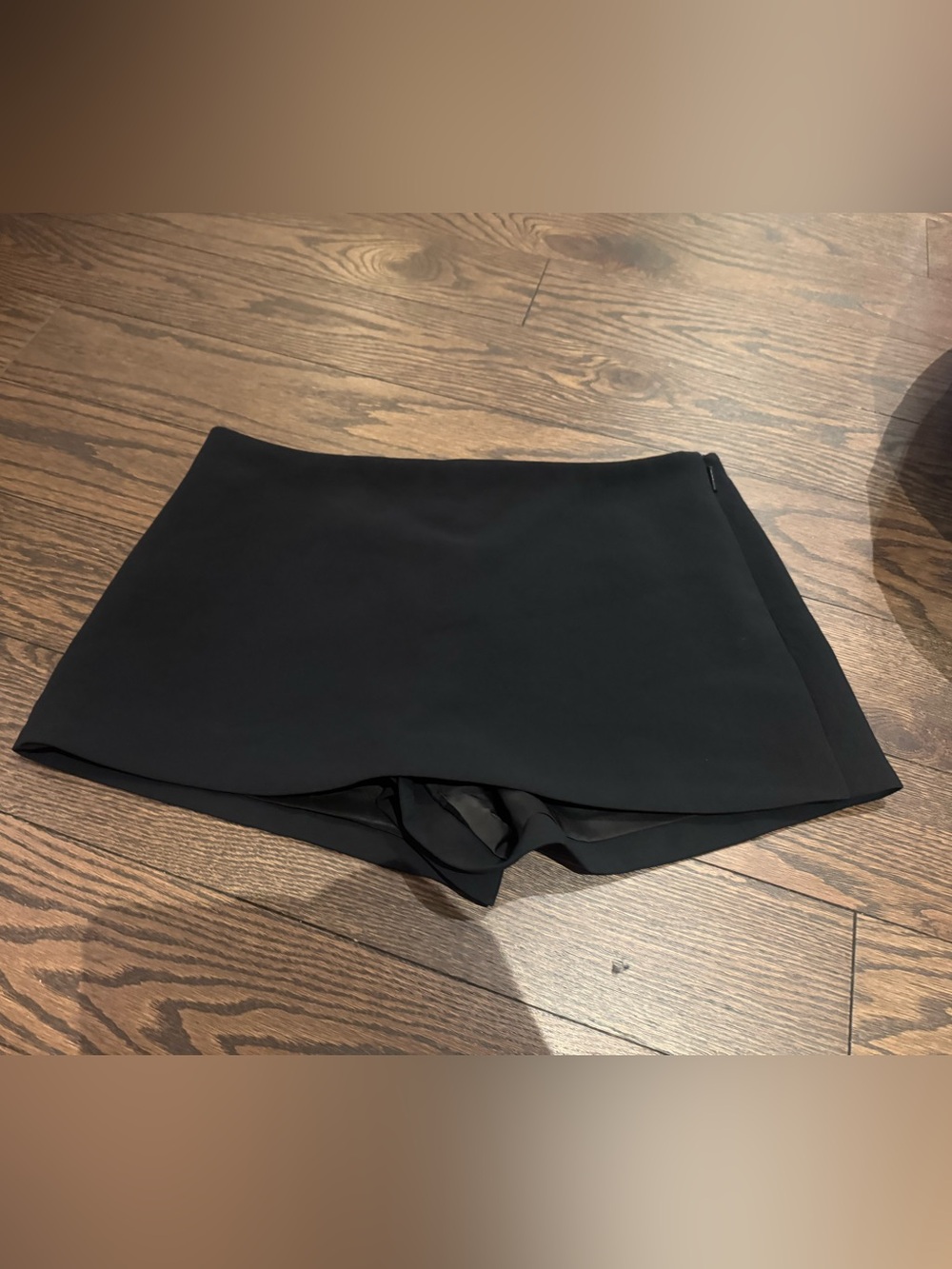 Aritzia Wilfred Jewel Black Skort (crepette)